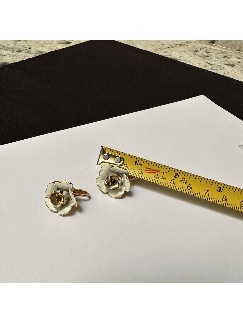 Vintage Giovanni Flower Gold Tone / White Clip On Non Pierced Earrings - Picture 3 of 7